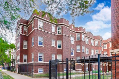 Tiny photo for 6421 N GREENVIEW Avenue #2W, Chicago, IL 60626 (MLS # 12529246)