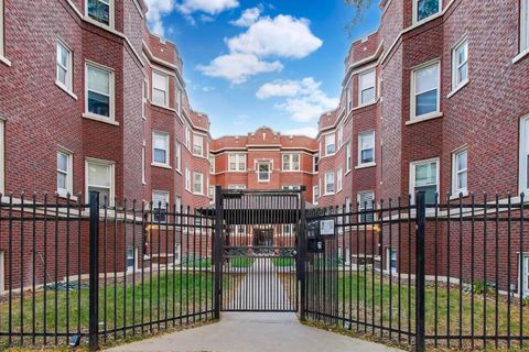 Tiny photo for 6421 N GREENVIEW Avenue #2W, Chicago, IL 60626 (MLS # 12529246)