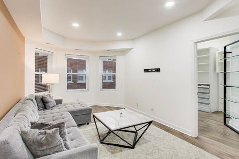 Tiny photo for 6421 N GREENVIEW Avenue #2W, Chicago, IL 60626 (MLS # 12529246)