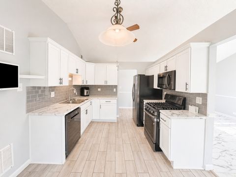 Tiny photo for 828 Huron Court, Carol Stream, IL 60188 (MLS # 12629814)