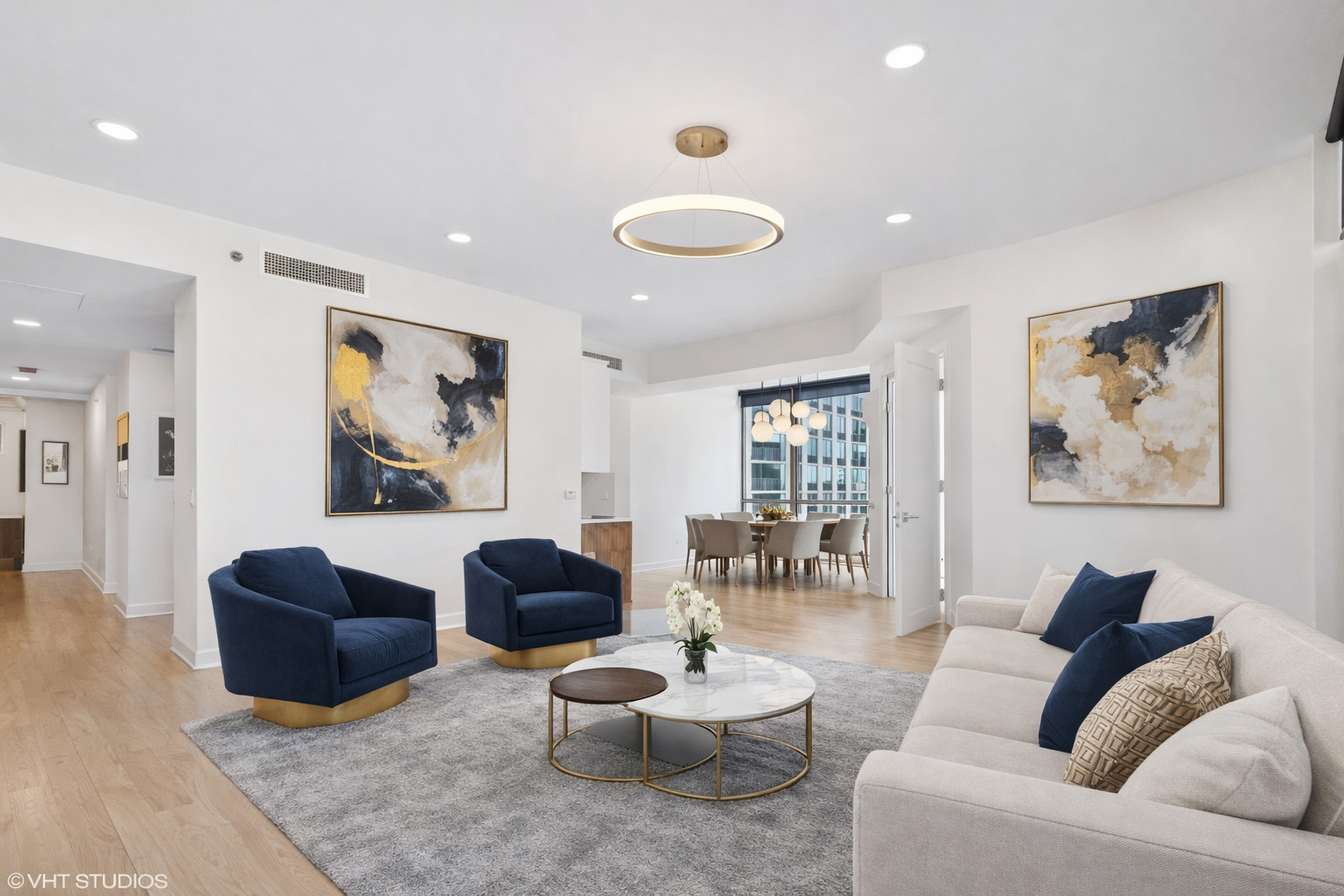 21 E HURON Street 1806