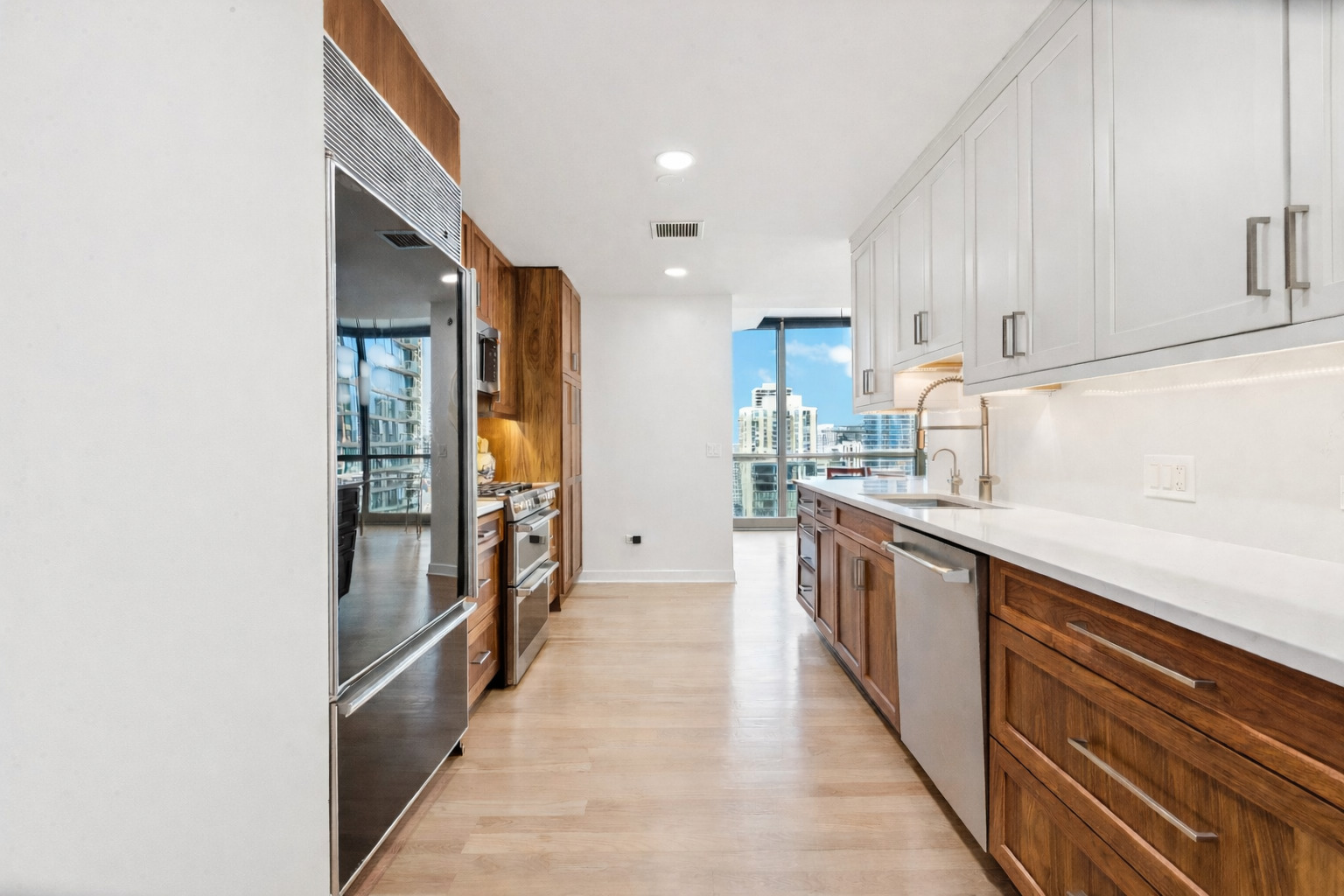 21 E HURON Street 1806