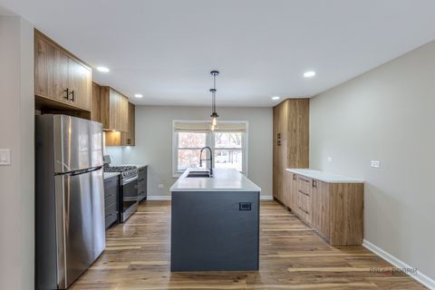 Tiny photo for 1096 Beechwood Road, Buffalo Grove, IL 60089 (MLS # 12552110)