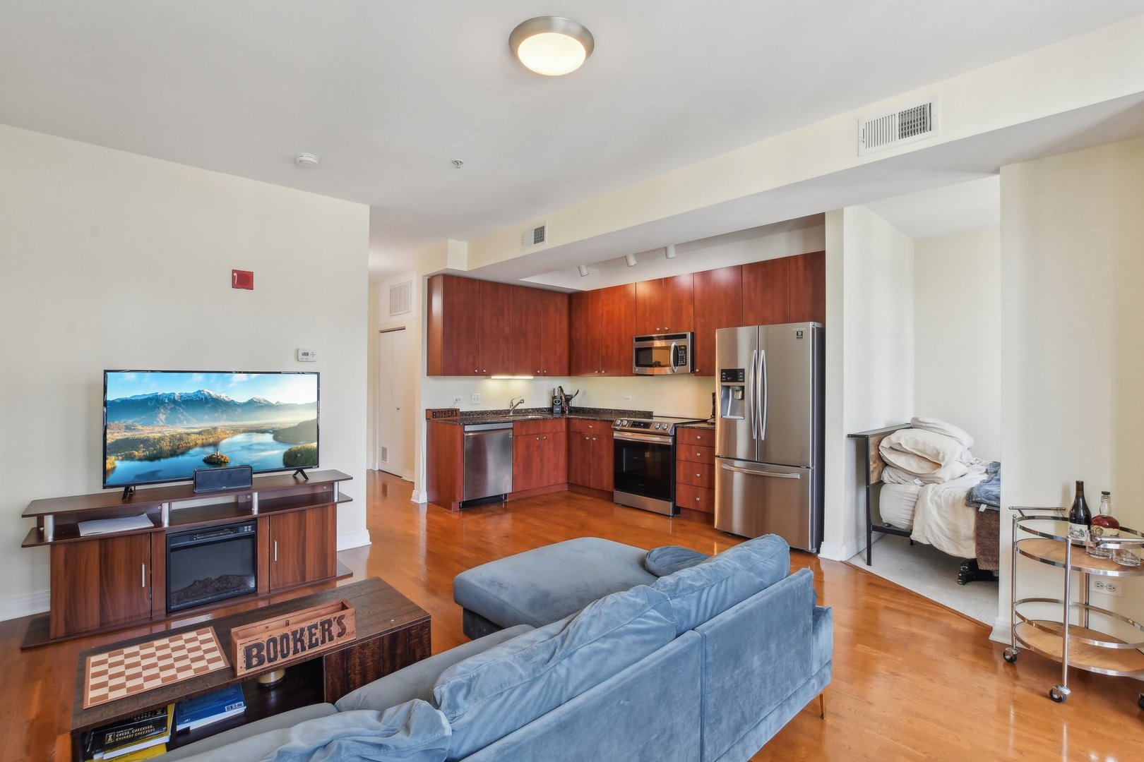 565 W Quincy Street 1711