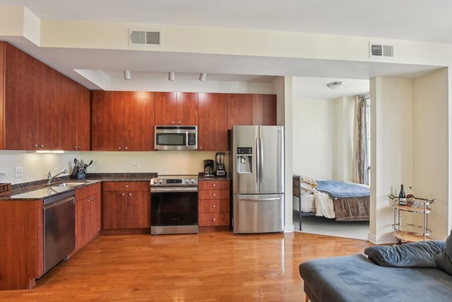 565 W Quincy Street 1711
