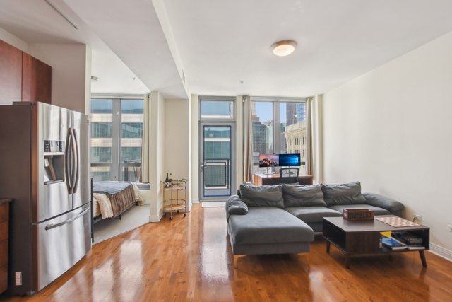 565 W Quincy Street 1711