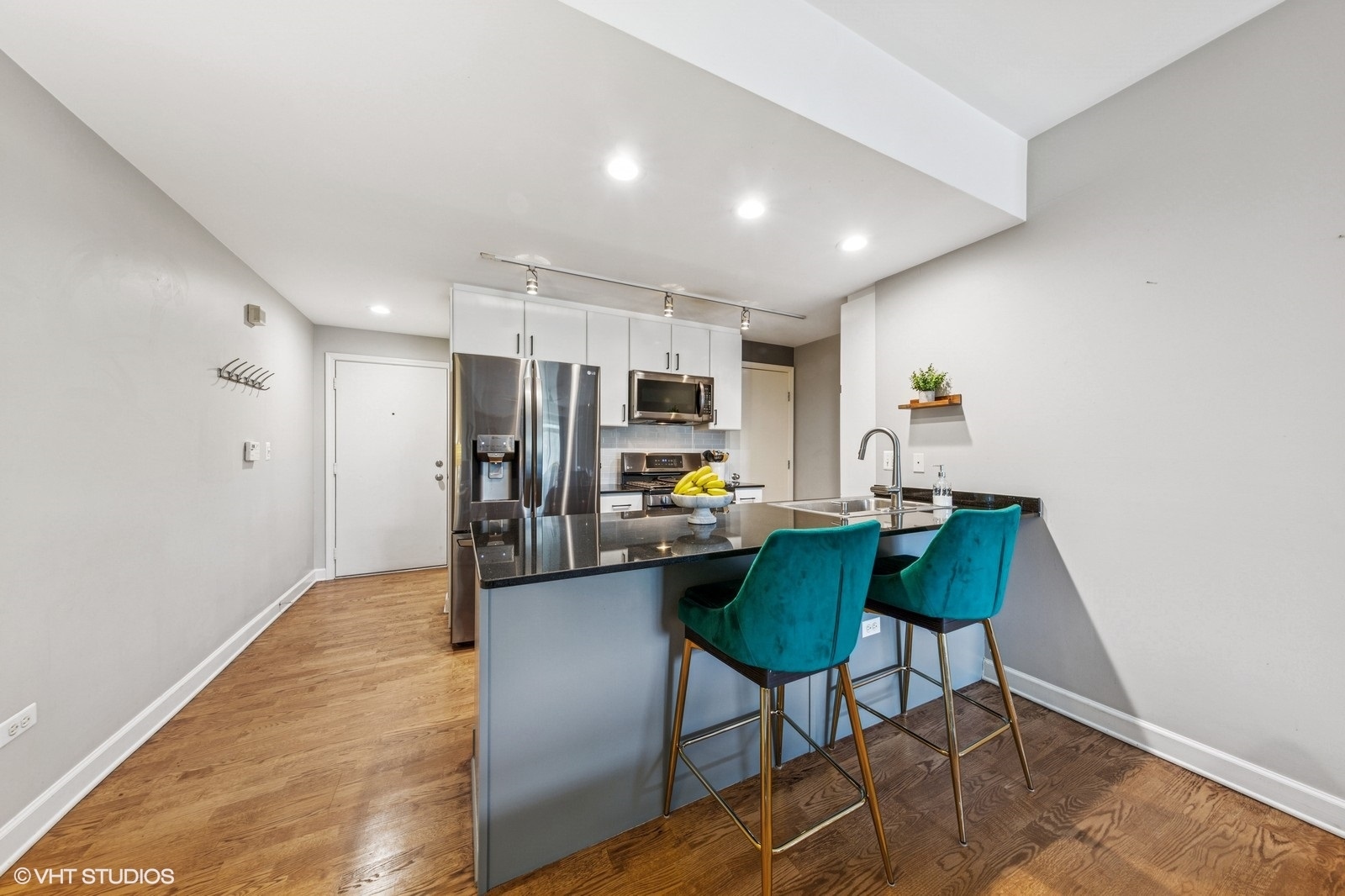 680 N Green Street 402