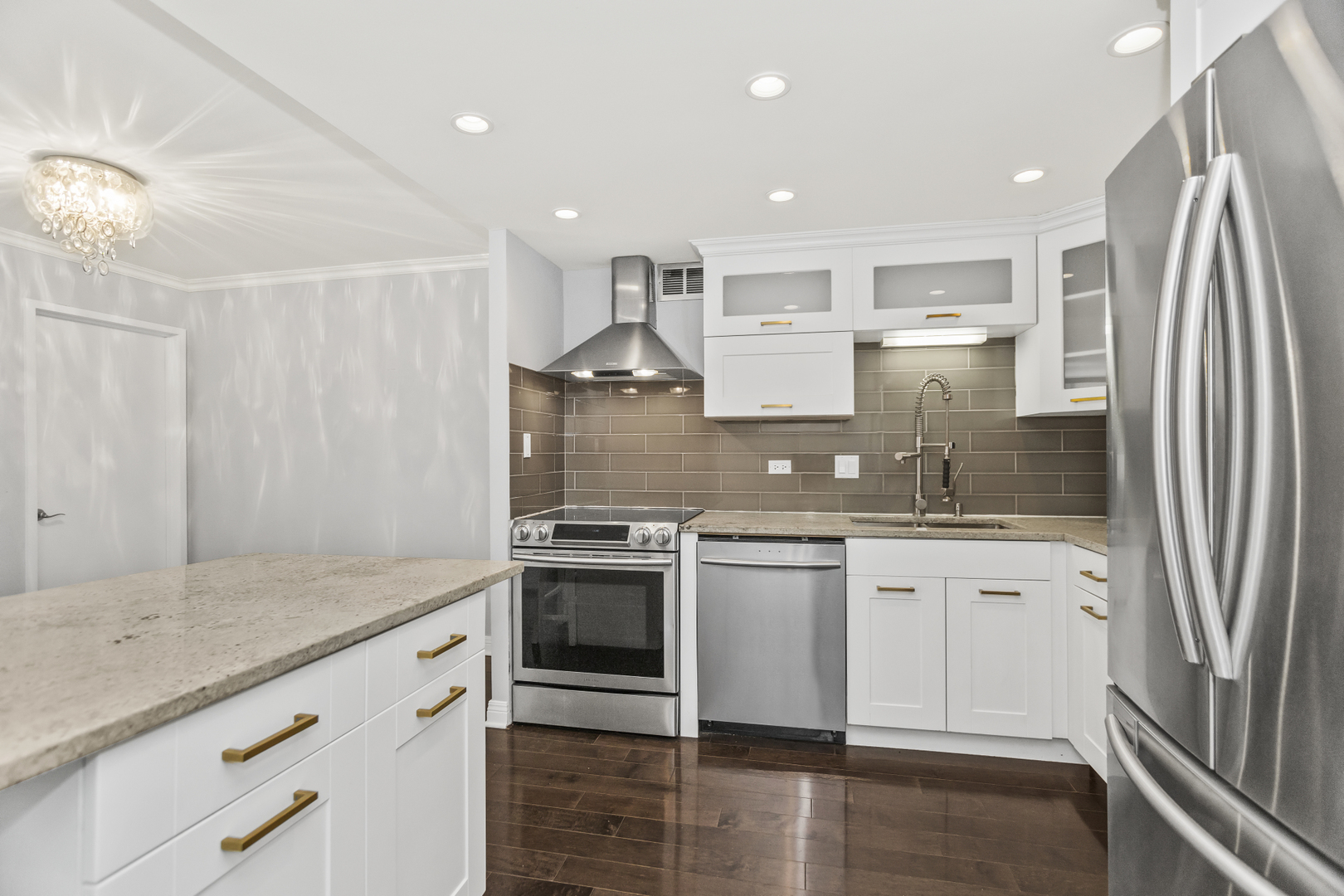 110 E Delaware Place 802