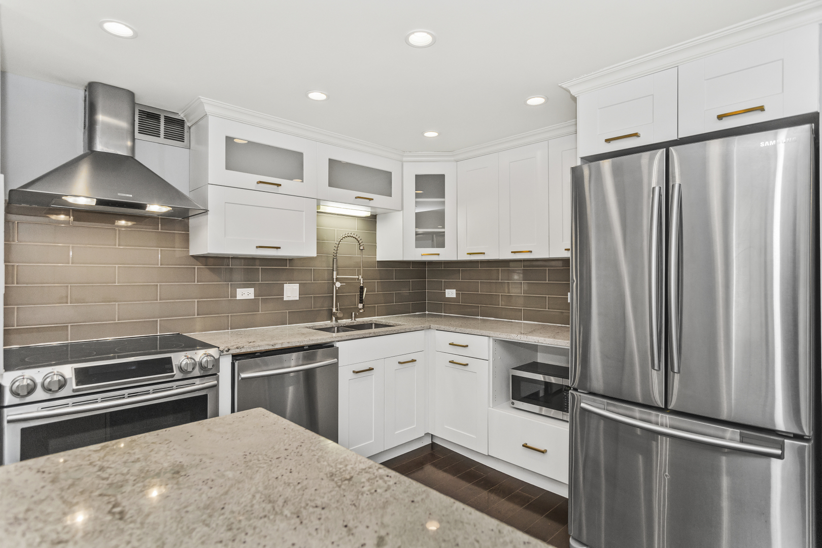 110 E Delaware Place 802