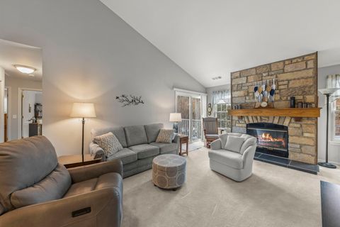 Tiny photo for 513 Green Bridge Lane #B, Prospect Heights, IL 60070 (MLS # 12593343)