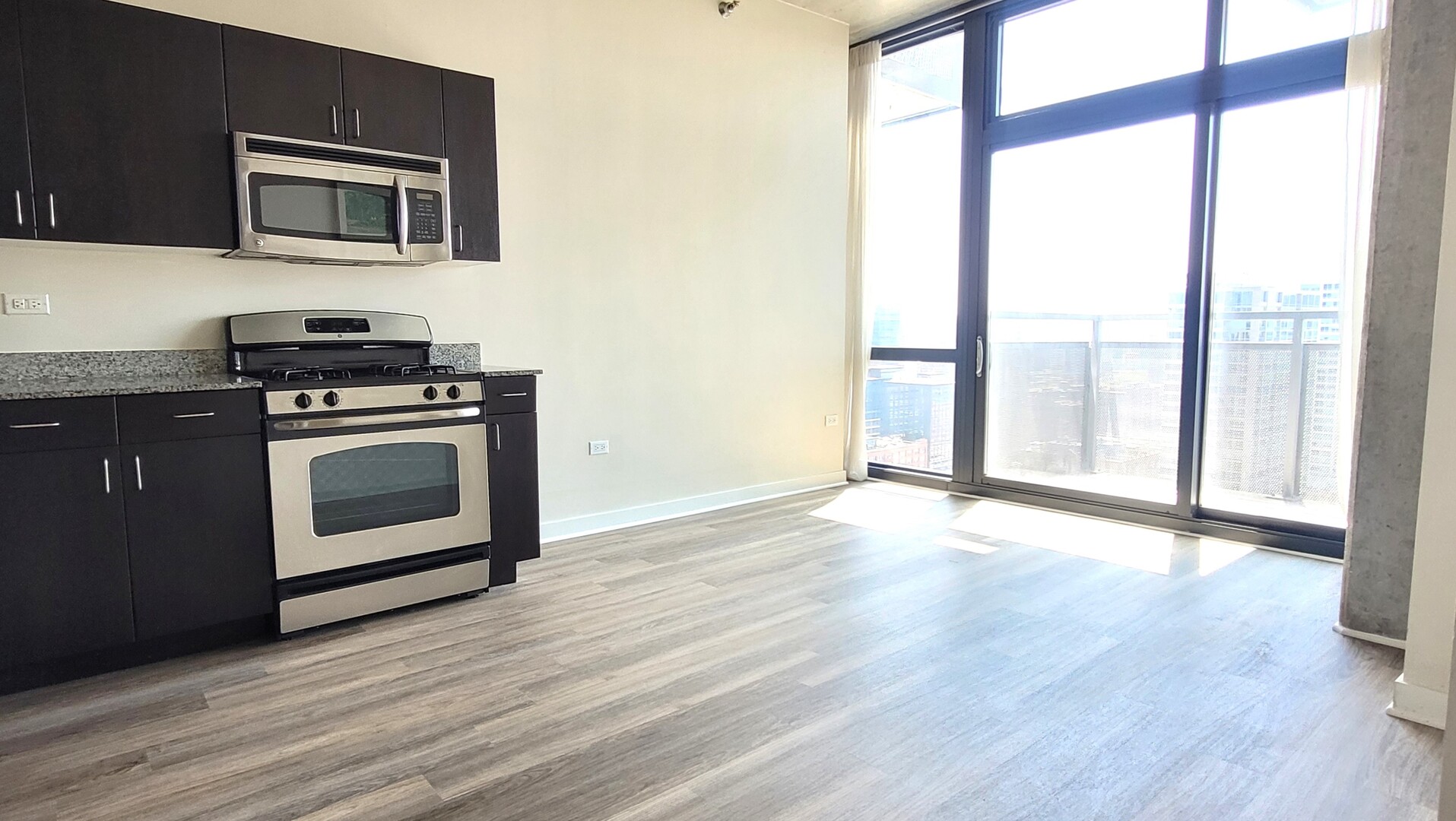 235 W Van Buren Street 2904