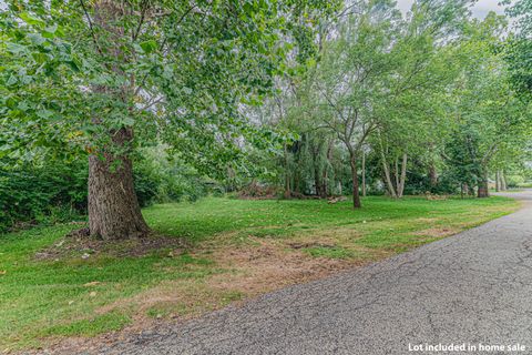 Tiny photo for 2108 Beach Drive, Fox River Grove, IL 60021 (MLS # 12461882)