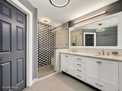 Tiny photo for 1401 Burr Oak Road #114B, Hinsdale, IL 60521 (MLS # 12543414)