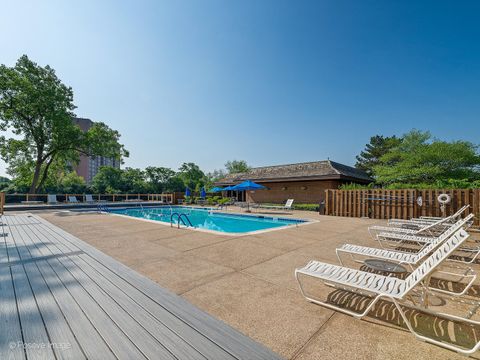 Tiny photo for 1401 Burr Oak Road #114B, Hinsdale, IL 60521 (MLS # 12543414)