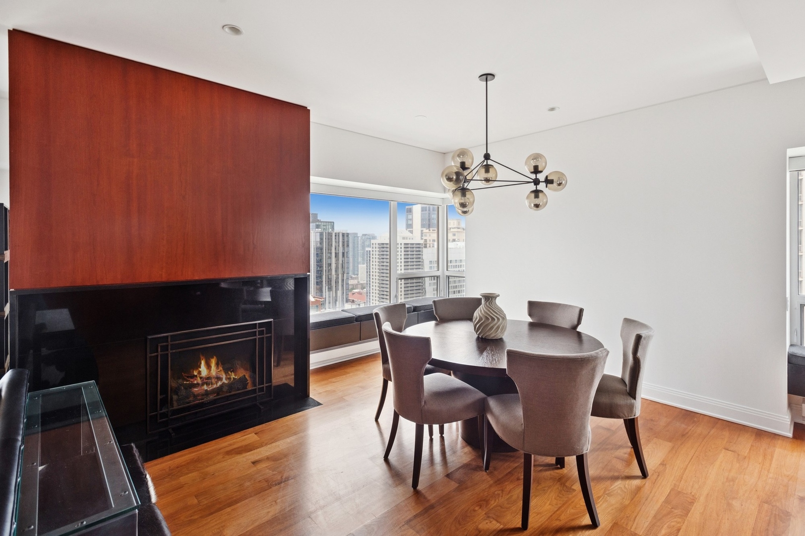 800 N MICHIGAN Avenue 3103