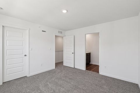 Tiny photo for 555 Yosemite Way, Mundelein, IL 60060 (MLS # 12621165)