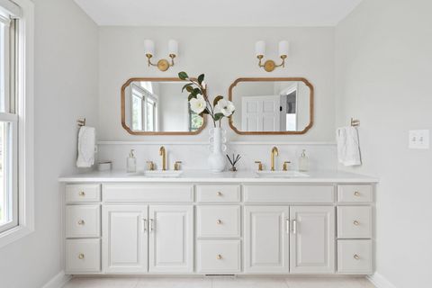 Tiny photo for 369 Hawthorne Boulevard, Glen Ellyn, IL 60137 (MLS # 12608086)