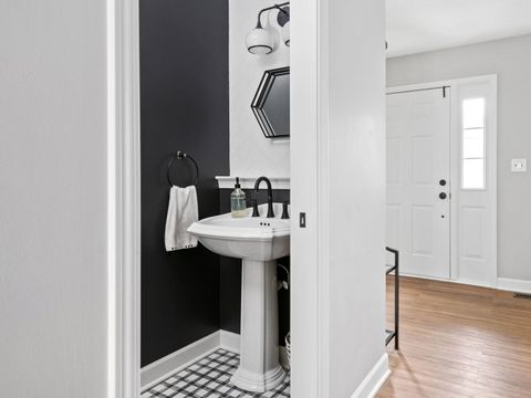 Tiny photo for 369 Hawthorne Boulevard, Glen Ellyn, IL 60137 (MLS # 12608086)