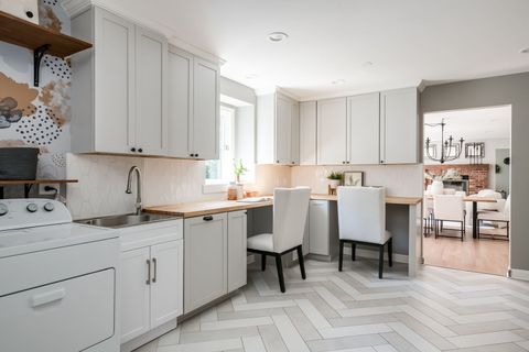 Tiny photo for 369 Hawthorne Boulevard, Glen Ellyn, IL 60137 (MLS # 12608086)