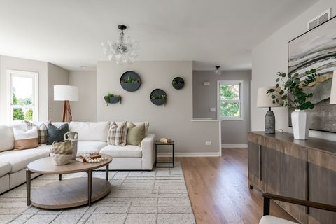 Tiny photo for 369 Hawthorne Boulevard, Glen Ellyn, IL 60137 (MLS # 12608086)