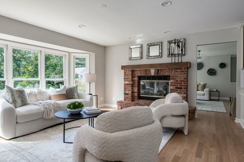 Tiny photo for 369 Hawthorne Boulevard, Glen Ellyn, IL 60137 (MLS # 12608086)