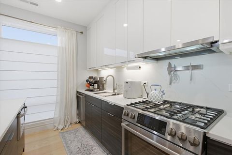 Tiny photo for 715 South Boulevard #301, Oak Park, IL 60302 (MLS # 12610454)