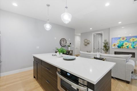 Tiny photo for 715 South Boulevard #301, Oak Park, IL 60302 (MLS # 12610454)