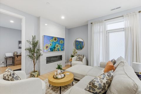 Tiny photo for 715 South Boulevard #301, Oak Park, IL 60302 (MLS # 12610454)