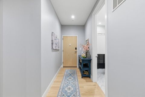 Tiny photo for 715 South Boulevard #301, Oak Park, IL 60302 (MLS # 12610454)