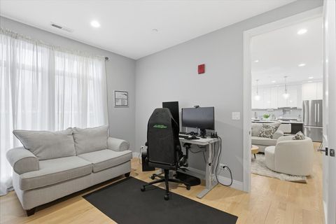 Tiny photo for 715 South Boulevard #301, Oak Park, IL 60302 (MLS # 12610454)