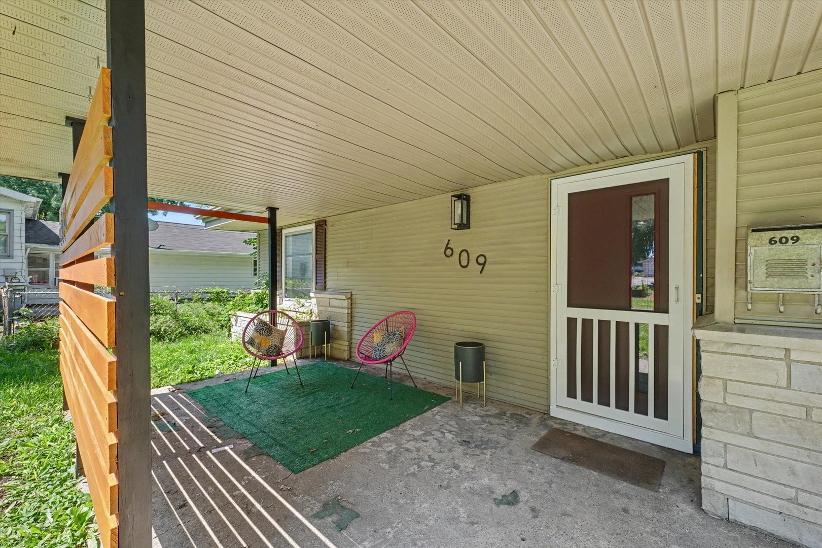 609 S Western Avenue