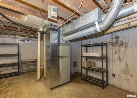 Tiny photo for 3015 N 3RD Street, Clinton, IA 52732 (MLS # QC4268086)