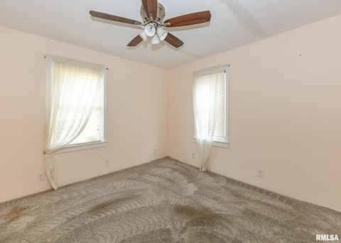 Tiny photo for 3015 N 3RD Street, Clinton, IA 52732 (MLS # QC4268086)