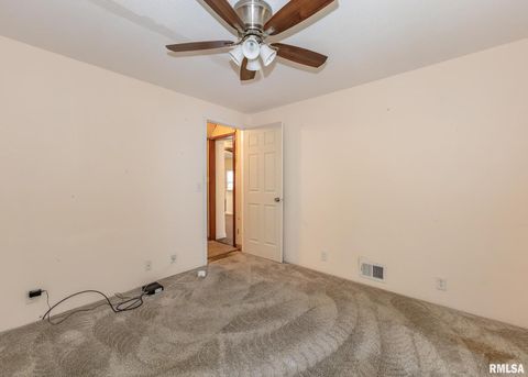 Tiny photo for 3015 N 3RD Street, Clinton, IA 52732 (MLS # QC4268086)