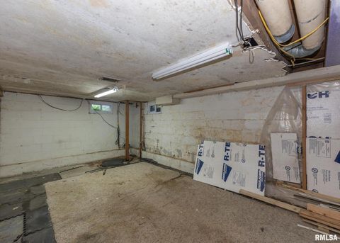 Tiny photo for 3015 N 3RD Street, Clinton, IA 52732 (MLS # QC4268086)