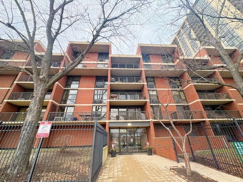 Photo of 3021 S Michigan Avenue #306, Chicago, IL 60616 (MLS # 12774258)