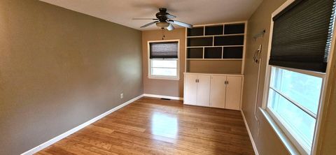 Tiny photo for 1608 Briarwood Drive, Carbondale, IL 62901 (MLS # 100000103)