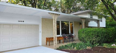 Tiny photo for 1608 Briarwood Drive, Carbondale, IL 62901 (MLS # 100000103)