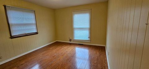 Tiny photo for 1608 Briarwood Drive, Carbondale, IL 62901 (MLS # 100000103)