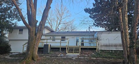 Tiny photo for 1608 Briarwood Drive, Carbondale, IL 62901 (MLS # 100000103)