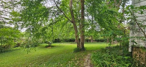 Tiny photo for 1608 Briarwood Drive, Carbondale, IL 62901 (MLS # 100000103)
