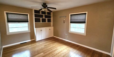 Tiny photo for 1608 Briarwood Drive, Carbondale, IL 62901 (MLS # 100000103)