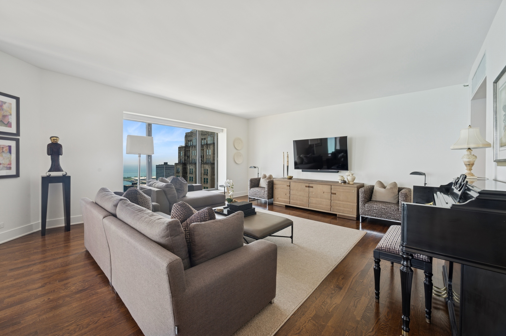 Chicago, Illinois 60611, United States, 2 Bedrooms Bedrooms, ,4 BathroomsBathrooms,Residential,Active,214680