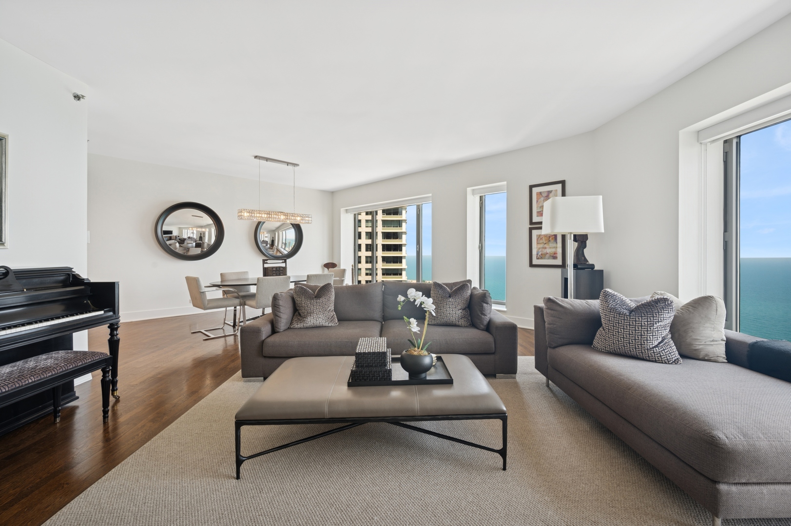 Chicago, Illinois 60611, United States, 2 Bedrooms Bedrooms, ,4 BathroomsBathrooms,Residential,Active,214680