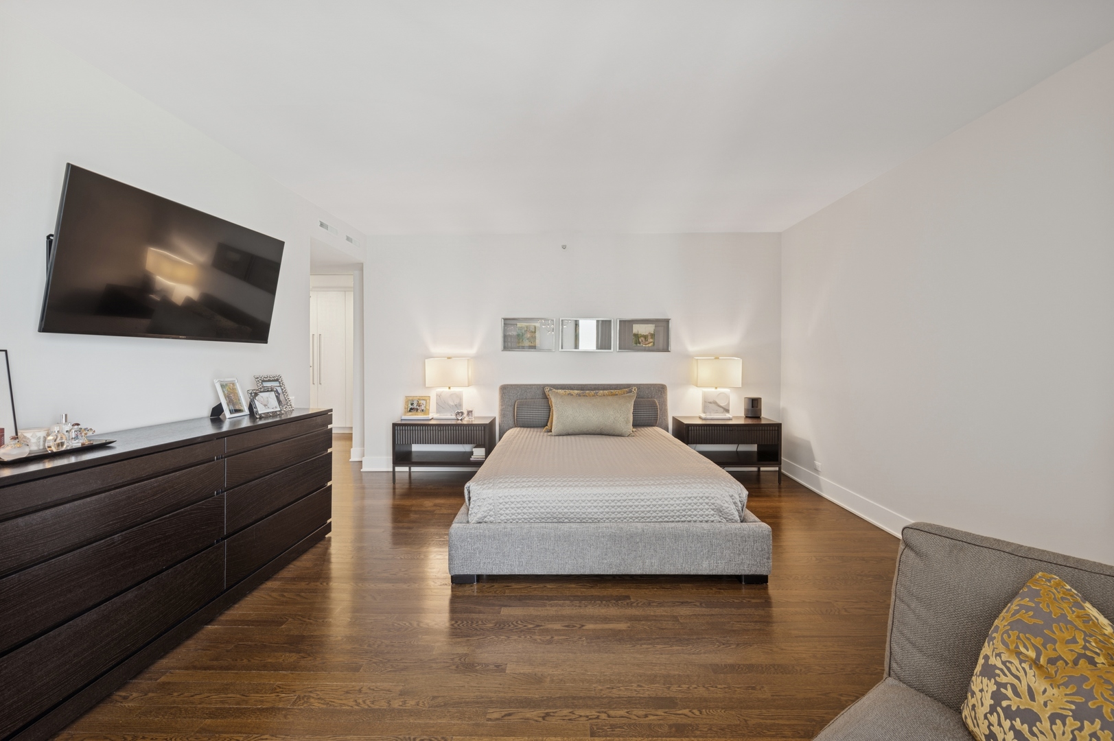 Chicago, Illinois 60611, United States, 2 Bedrooms Bedrooms, ,4 BathroomsBathrooms,Residential,Active,214680