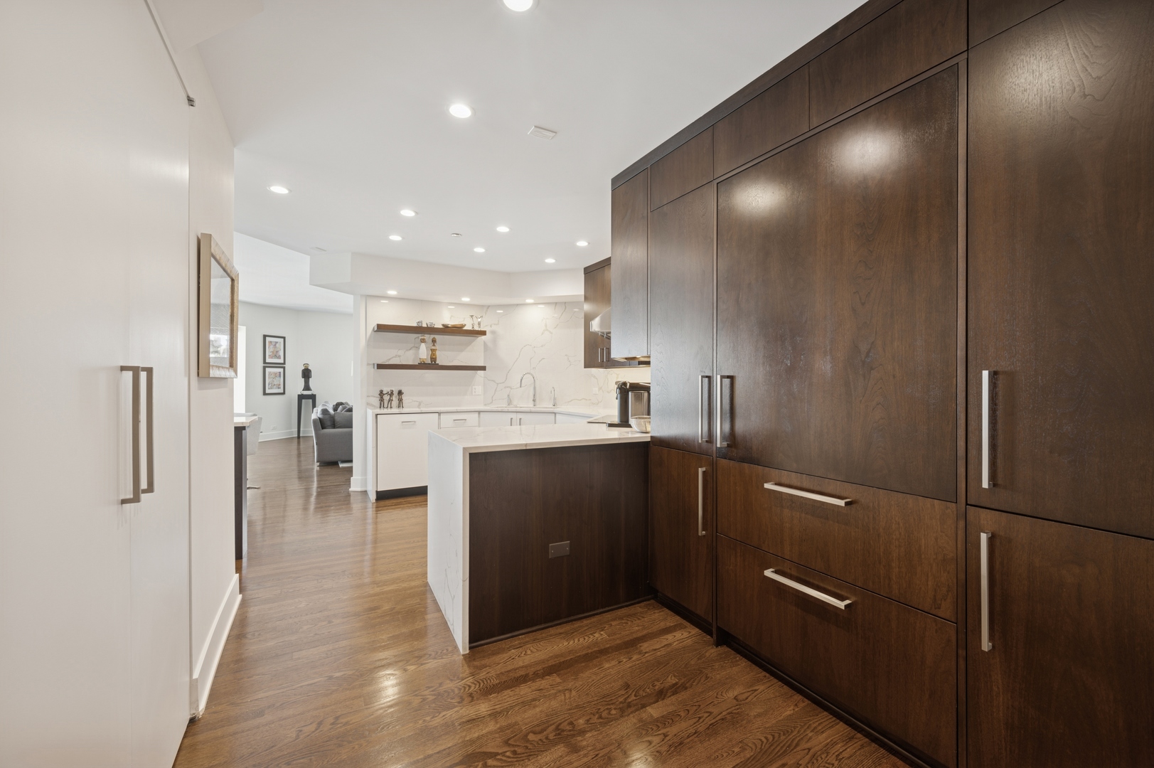 Chicago, Illinois 60611, United States, 2 Bedrooms Bedrooms, ,4 BathroomsBathrooms,Residential,Active,214680