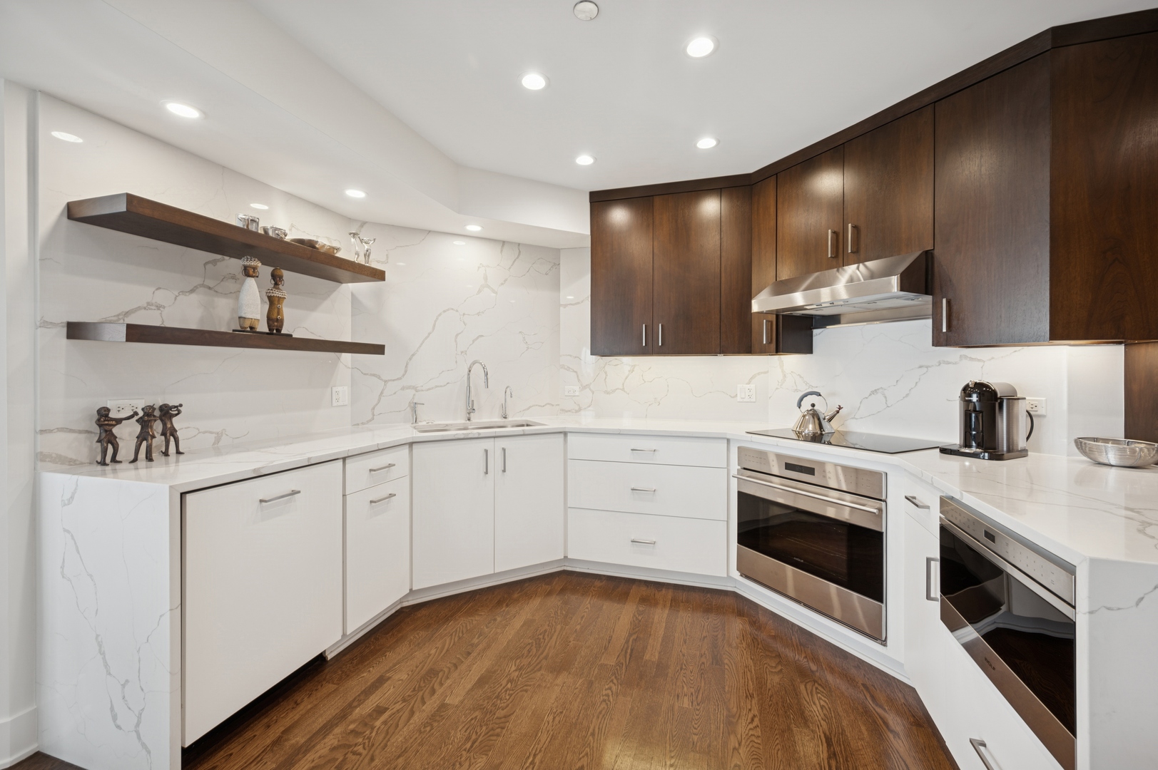 Chicago, Illinois 60611, United States, 2 Bedrooms Bedrooms, ,4 BathroomsBathrooms,Residential,Active,214680