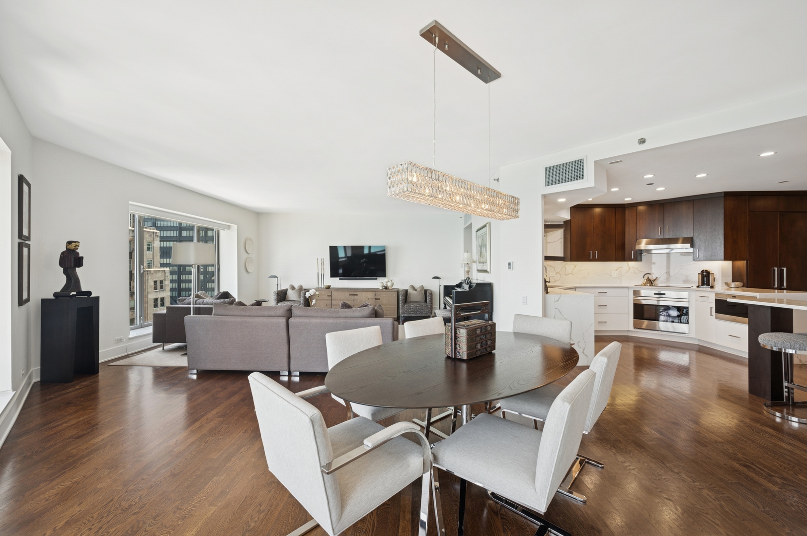 Chicago, Illinois 60611, United States, 2 Bedrooms Bedrooms, ,4 BathroomsBathrooms,Residential,Active,214680