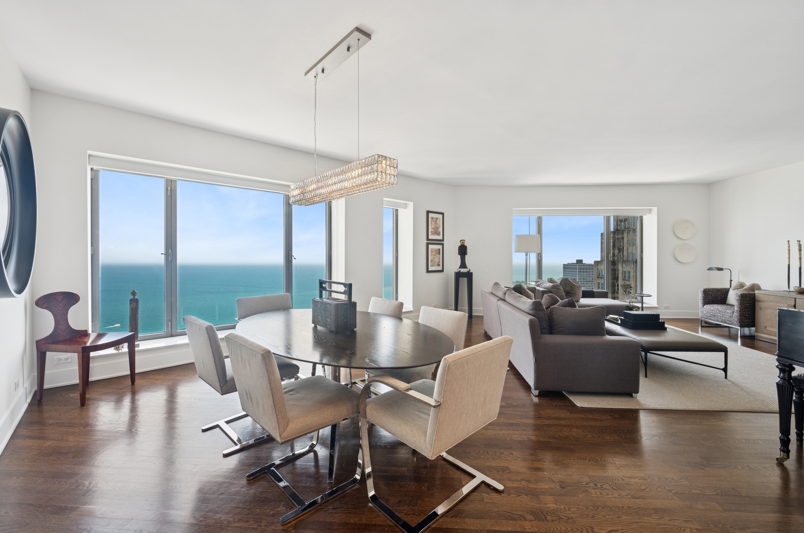 Chicago, Illinois 60611, United States, 2 Bedrooms Bedrooms, ,4 BathroomsBathrooms,Residential,Active,214680