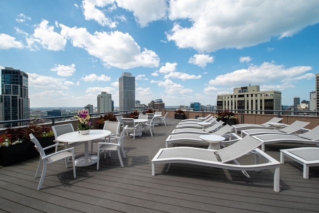 Chicago, Illinois 60611, United States, 2 Bedrooms Bedrooms, ,4 BathroomsBathrooms,Residential,Active,214680